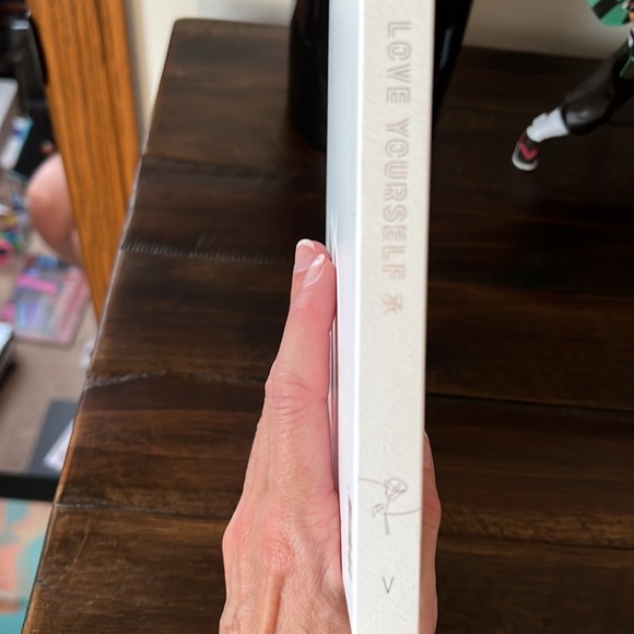 BTS Love Yourself HER CD - Volume  V - Picture 4 of 6